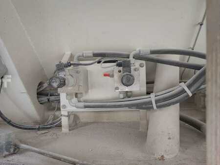 Outro 2004 Unimog UNIMOG U500 (39)