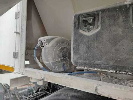 Outro 2004 Unimog UNIMOG U500 (44)