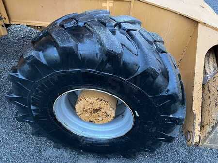 Escavadora de rodas 2005 Case WX185 (23)