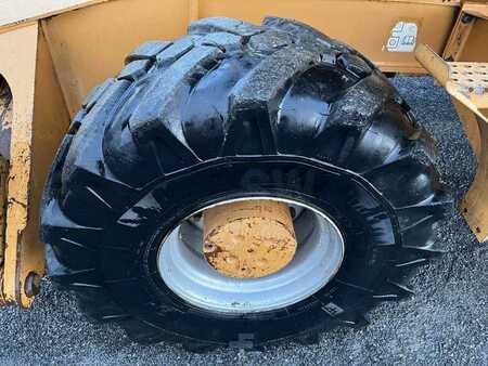 Escavadora de rodas 2005 Case WX185 (26)