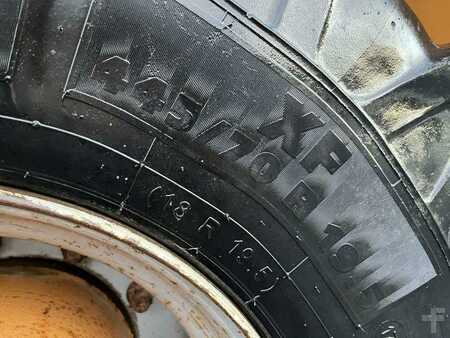 Escavadora de rodas 2005 Case WX185 (27)