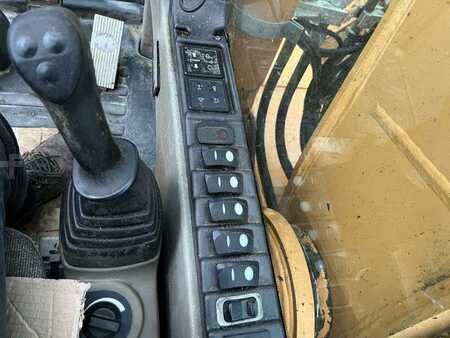 Escavadora de rodas 2005 Case WX185 (49)