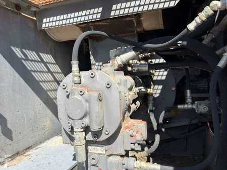 Bæltegraver 1987 Hitachi UH073 (29)