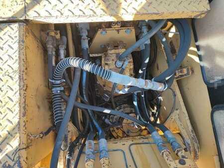 Lánctalpas kotrógép 1993 Caterpillar E120B (31)