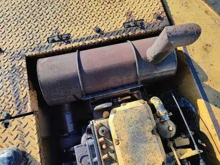 Lánctalpas kotrógép 1993 Caterpillar E120B (38)