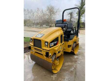 Walce gładkie 2019 Caterpillar CB2.7 (1)