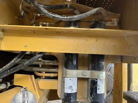 Chargeuse sur pneus 2002 Caterpillar 966G (19)
