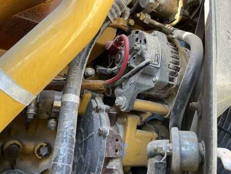 Chargeuse sur pneus 2002 Caterpillar 966G (30)