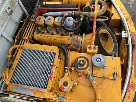 Mobiele graafmachines 1982 Poclain P60 (32)