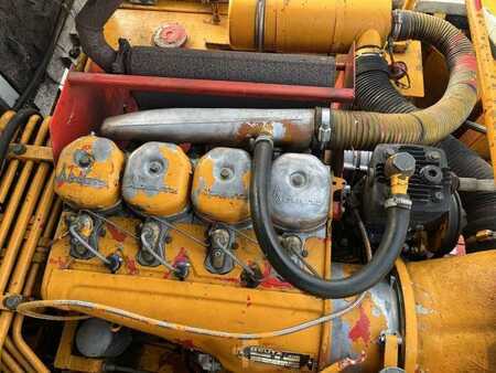 Mobiele graafmachines 1982 Poclain P60 (34)