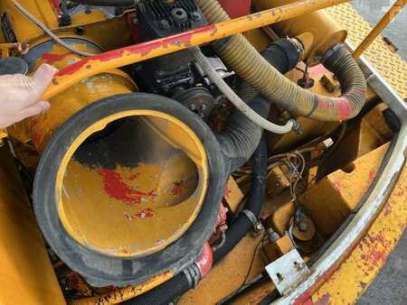 Mobiele graafmachines 1982 Poclain P60 (37)