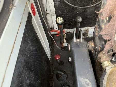 Mobiele graafmachines 1982 Poclain P60 (47)