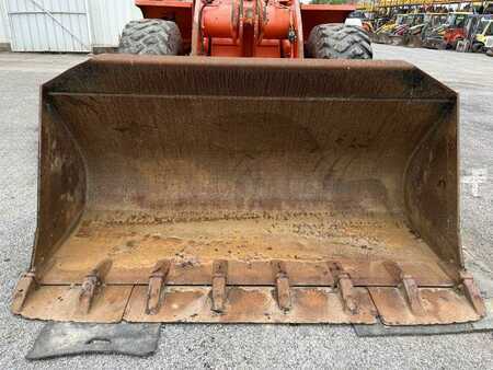 Chargeuse sur pneus 2000 Hitachi W130A (10)