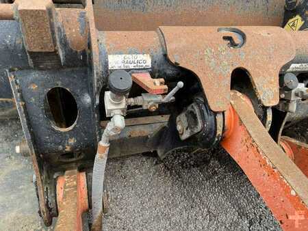 Chargeuse sur pneus 2000 Hitachi W130A (17)