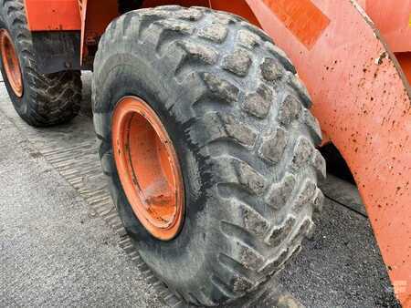 Chargeuse sur pneus 2000 Hitachi W130A (22)