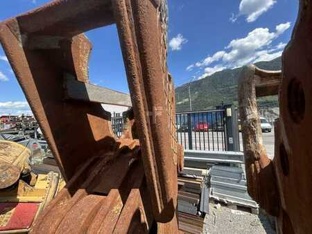 Autres 2006 Montabert Lot 2 Croc Béton (7)