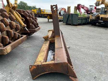 Autres 1978 Caterpillar 825 + porte engins (13)