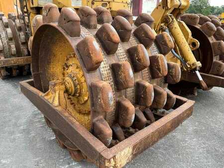 Autres 1978 Caterpillar 825 + porte engins (14)