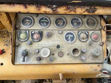 Autres 1978 Caterpillar 825 + porte engins (40)