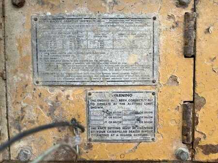 Autres 1978 Caterpillar 825 + porte engins (42)
