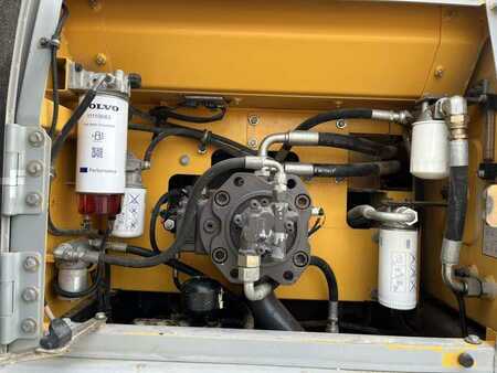 Excavadoras de cadenas 2015 Volvo EC220DL (30)