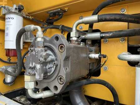 Excavadoras de cadenas 2015 Volvo EC220DL (33)