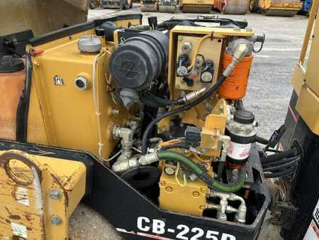 Fårfodruller 2003 Caterpillar CB225D (27)