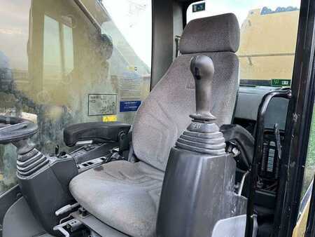 Rehandling Excavators 2009 Caterpillar M325D MH (21)