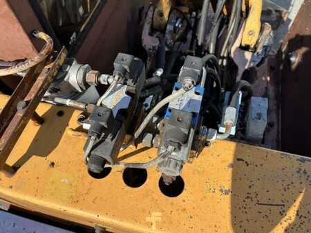 Rehandling Excavators 1991 Case 1088P (36)
