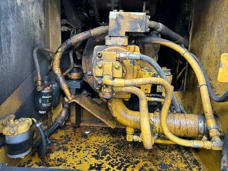 Korečková rýpadla 2000 Komatsu PC180LC-6K MACHINE SUISSE (34)