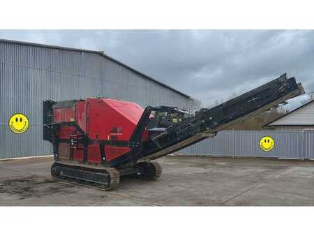 Outro 2024 Red Rhino 7000 A MACHOIRE (1)