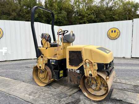 Compacteur tandem 2004 Caterpillar CB-224E (1)