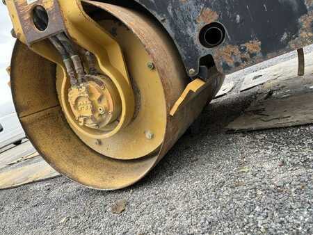 Compacteur tandem 2004 Caterpillar CB-224E (13)
