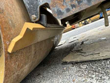 Compacteur tandem 2004 Caterpillar CB-224E (14)