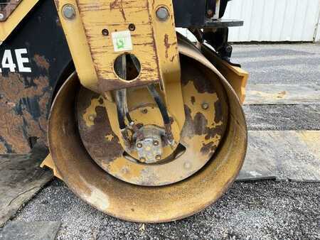 Compacteur tandem 2004 Caterpillar CB-224E (15)