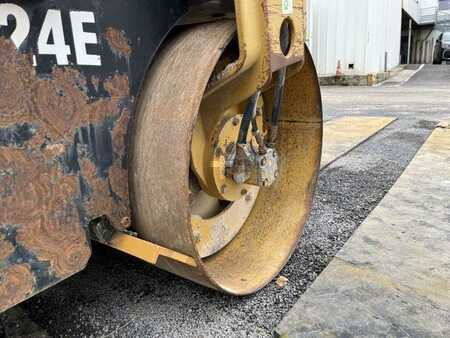 Compacteur tandem 2004 Caterpillar CB-224E (16)