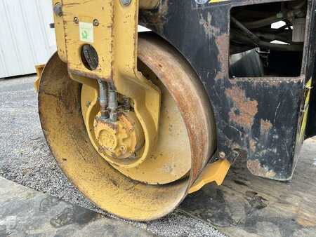 Compacteur tandem 2004 Caterpillar CB-224E (20)