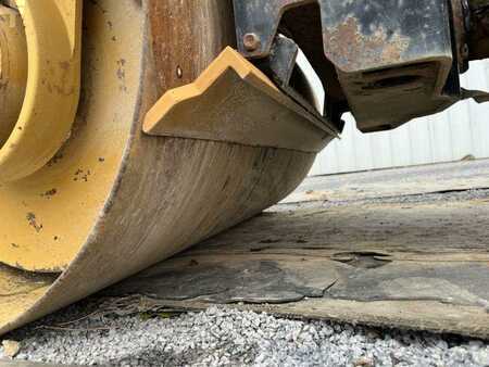 Compacteur tandem 2004 Caterpillar CB-224E (21)