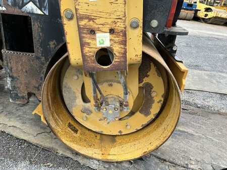 Compacteur tandem 2004 Caterpillar CB-224E (22)