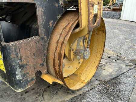 Compacteur tandem 2004 Caterpillar CB-224E (23)