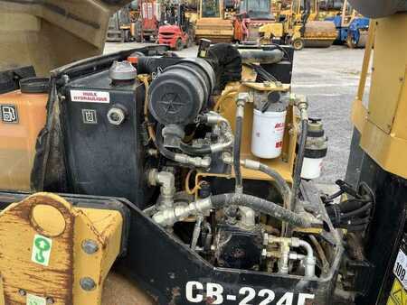 Compacteur tandem 2004 Caterpillar CB-224E (26)