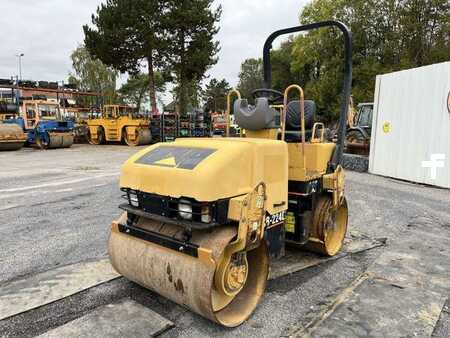 Compacteur tandem 2004 Caterpillar CB-224E (3)