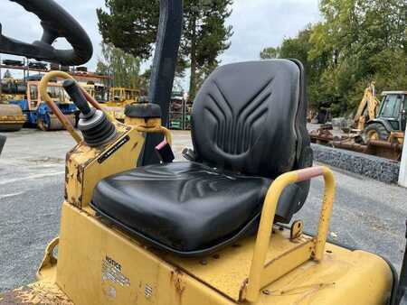 Compacteur tandem 2004 Caterpillar CB-224E (34)