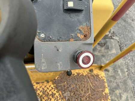 Compacteur tandem 2004 Caterpillar CB-224E (42)