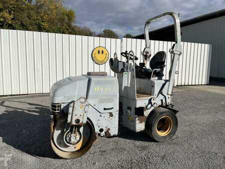 Compacteur tandem 2007 Caterpillar CB225E (1)