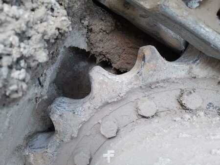 Korečková rýpadla 2013 Volvo ECR235DL (16)