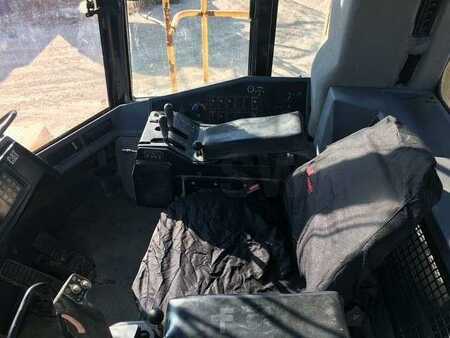 Ładowarki kołowe 2002 Caterpillar 990 (12)