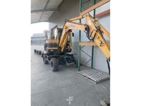 Mobilní bagry 2016 Hyundai R55W-9A (2)