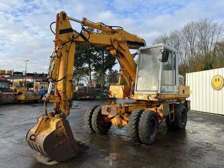 Pelle sur pneus 1982 Poclain P60 (2)