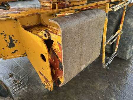 Pelle sur pneus 1982 Poclain P60 (21)